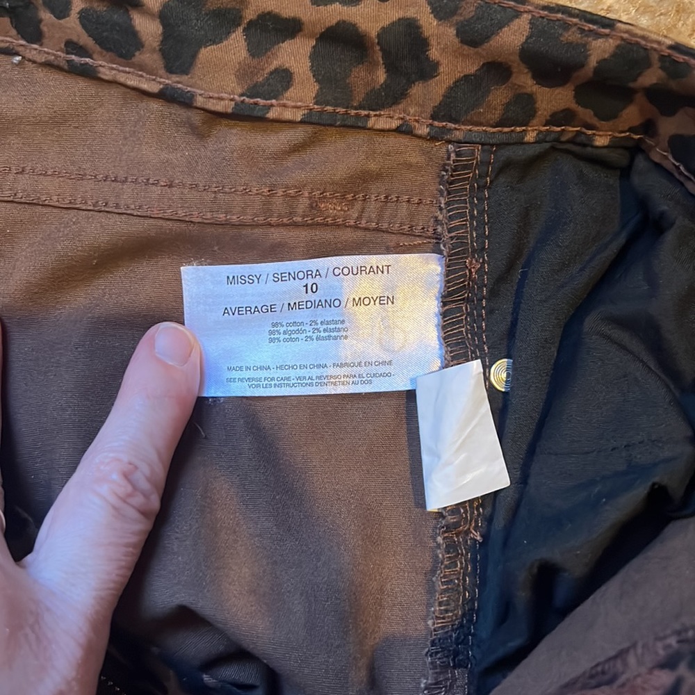 9 West high rise leopard print l🐆 stretch jeans with tapered legs, size 10 - Picture 4 of 6
